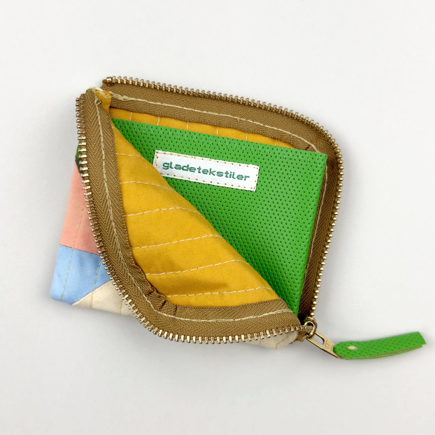 HALF ZIP WALLET IN GEO QUILT