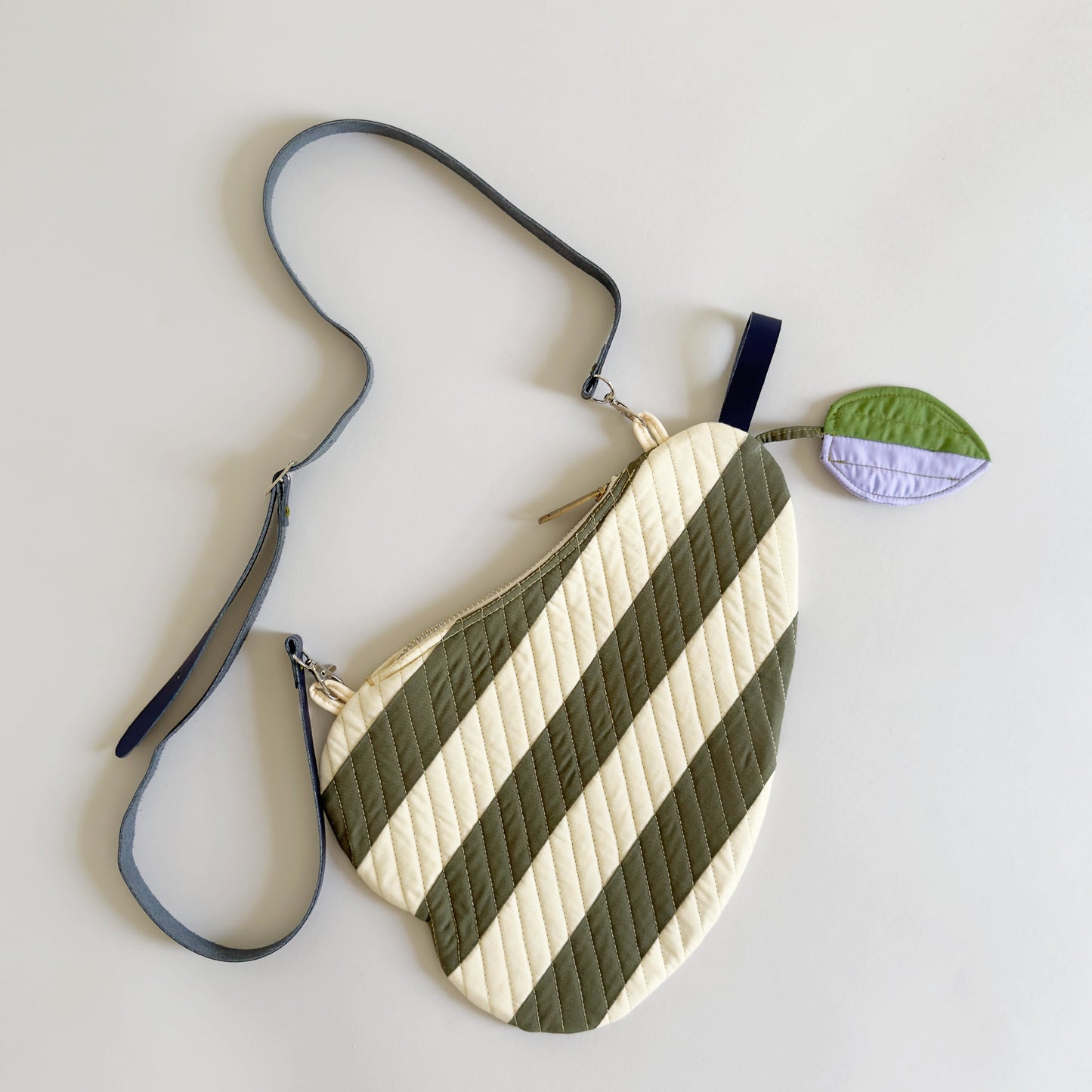 PEAR BAG IN OLIVE