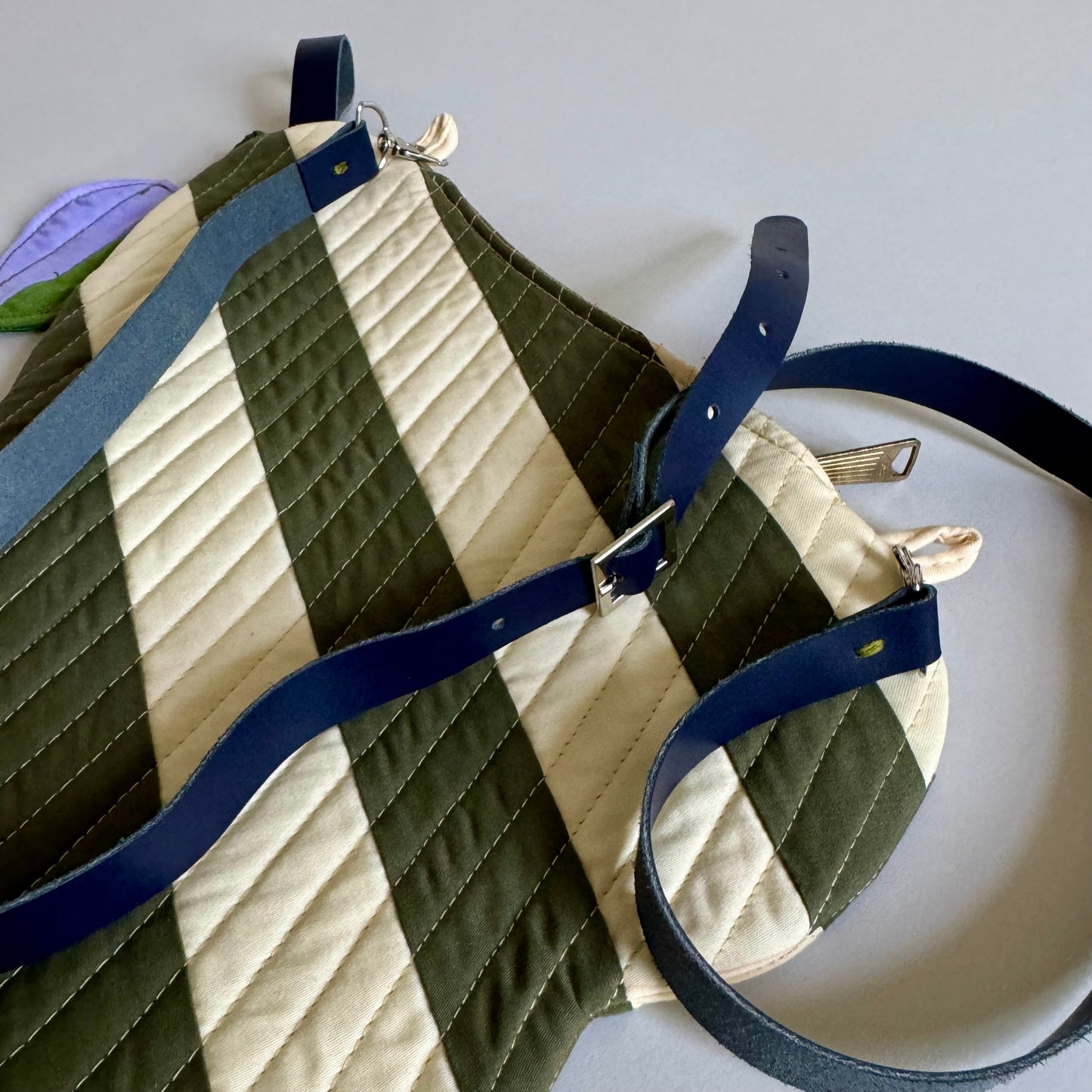 PEAR BAG IN OLIVE