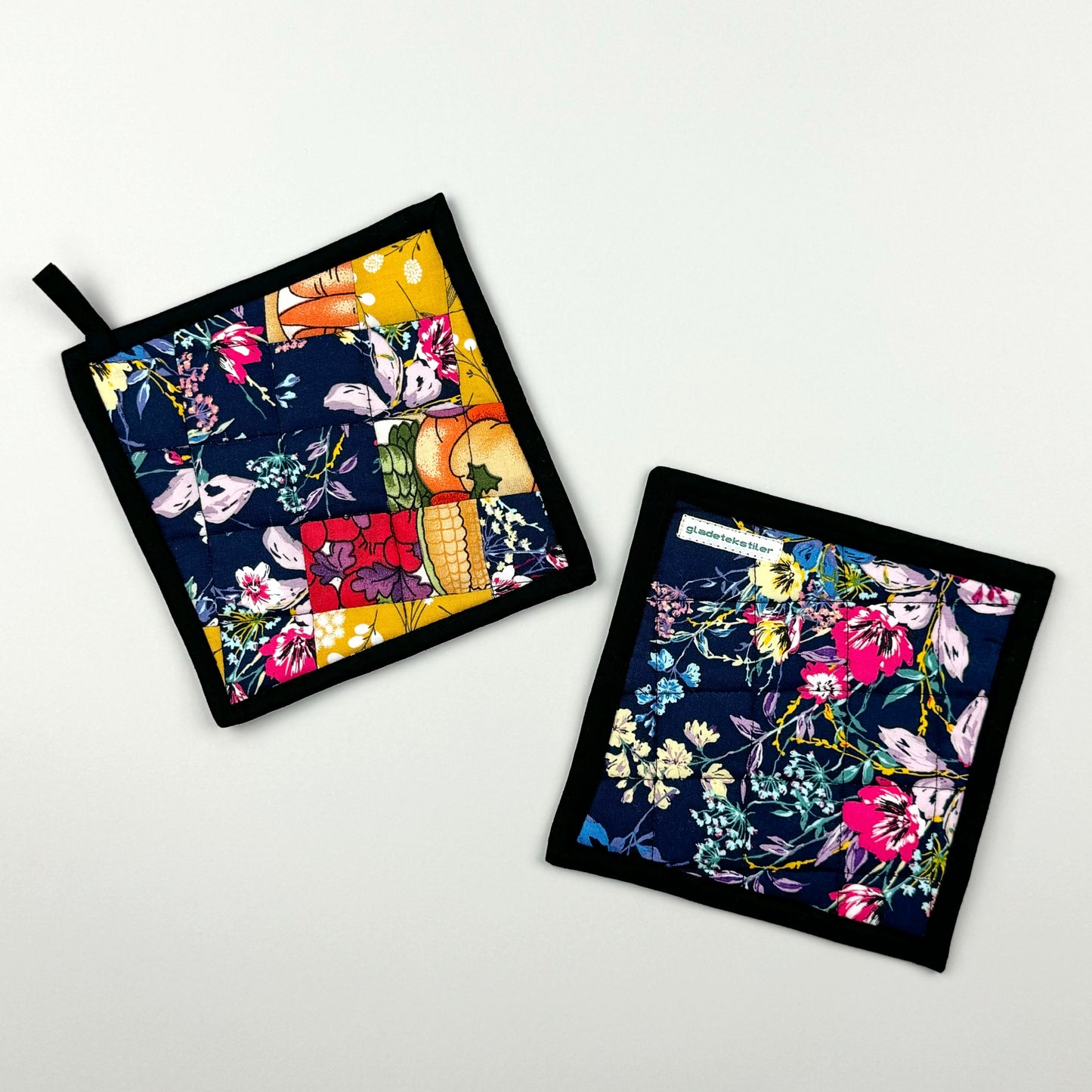 QUILTED POT HOLDER SET OF 2