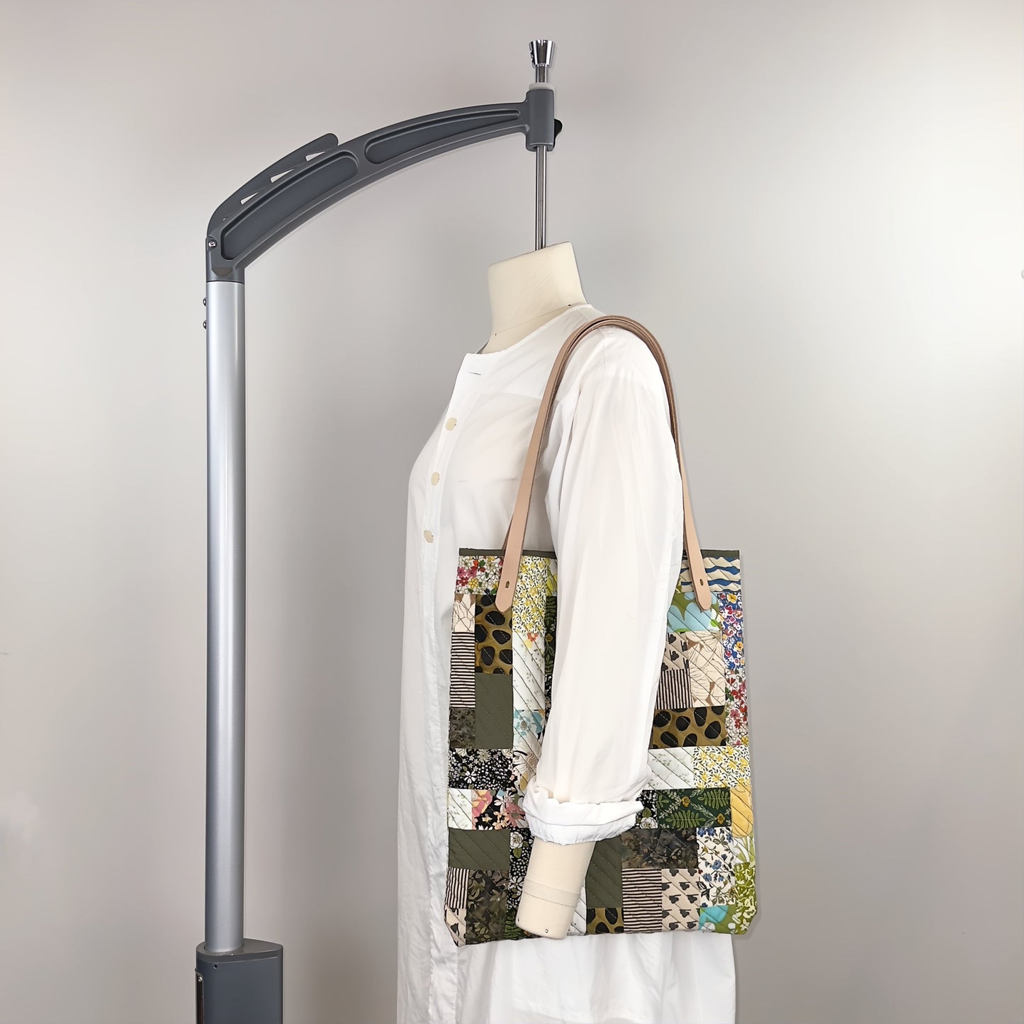 SLIM TOTE IN GARDEN PATCHWORK