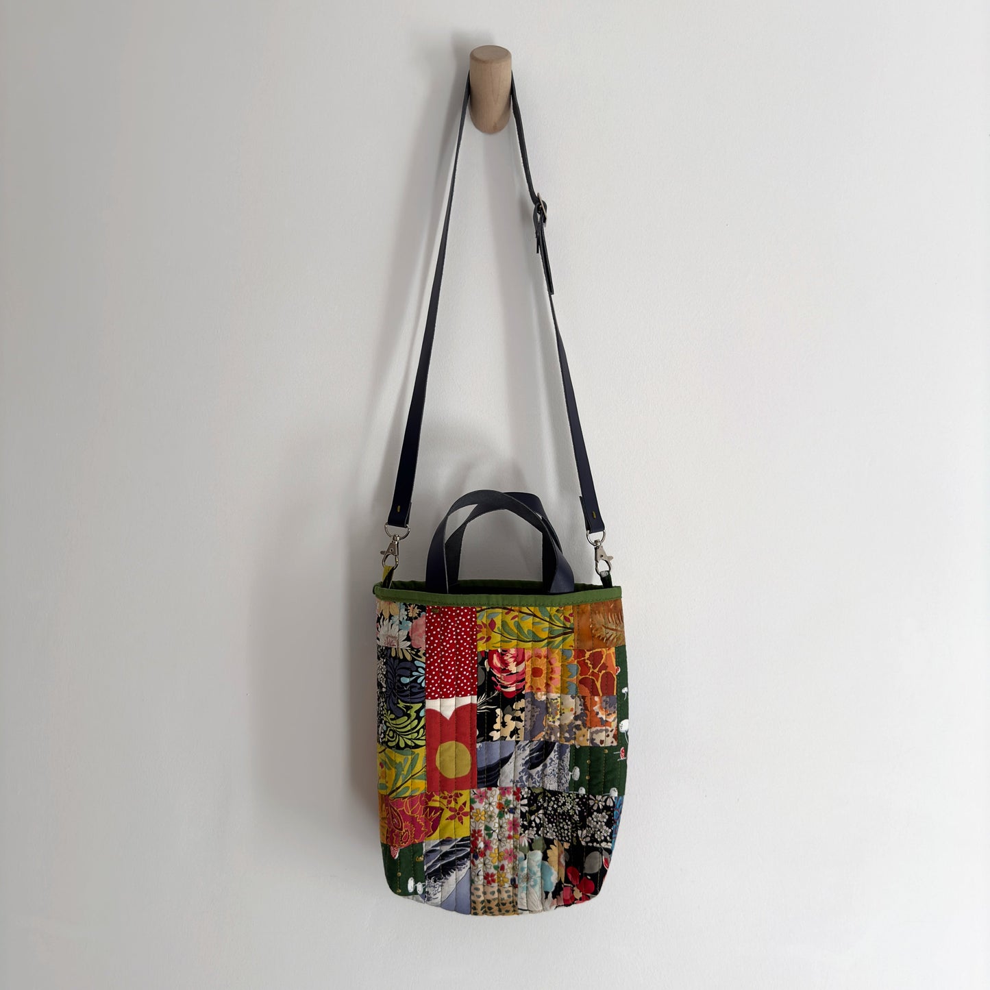 CITY BAG IN FLORAL PATCHWORK