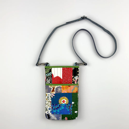 PHONE BAG IN FLORAL PATCHWORK