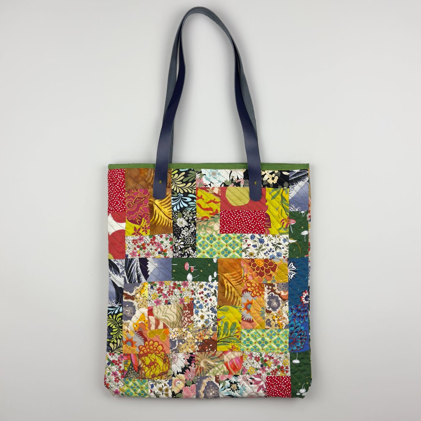 SLIM TOTE IN FLORAL PATCHWORK