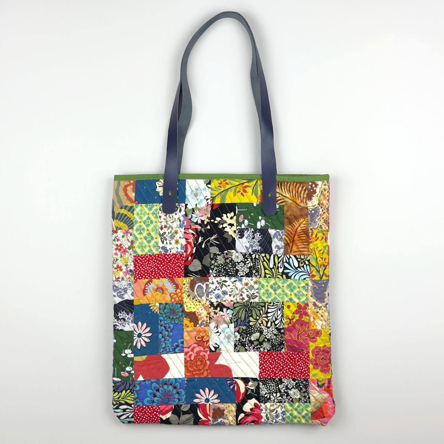 SLIM TOTE IN FLORAL PATCHWORK