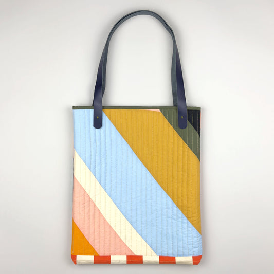 SLIM TOTE IN GEO QUILT